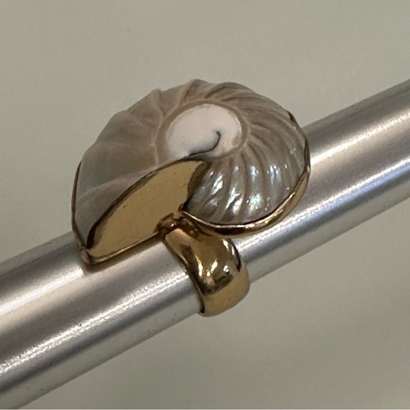 Charles Albert | Unique Shell Ring | Adjustable Size - Picture 13 of 16